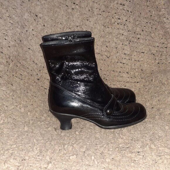 LA CANADIENNE-Black Crinkly Patent Leather Booties-Side Zip-Sz 5.5-Excellent - Picture 4 of 6